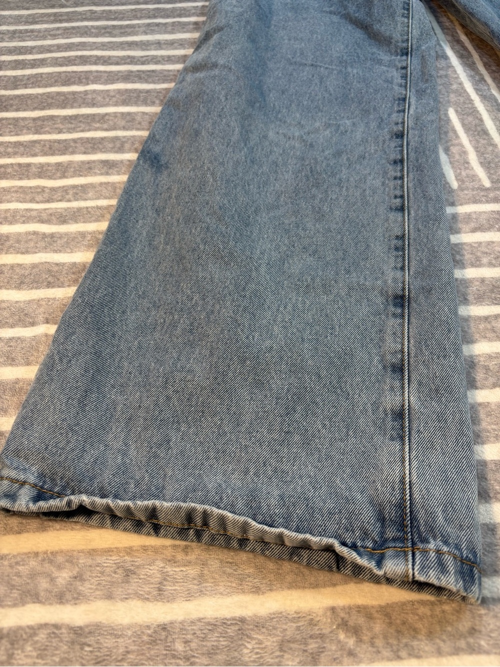 Princess Polly. High-Rise Wide Leg Jeans, 6, W27, Light Blue Wash Denim - Picture 9 of 12